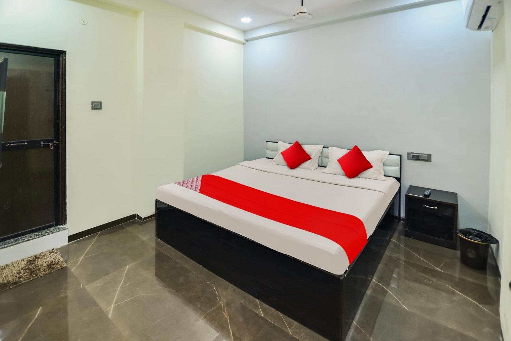 Oyo Hotel Blackgold Chandrapur Екстер'єр фото
